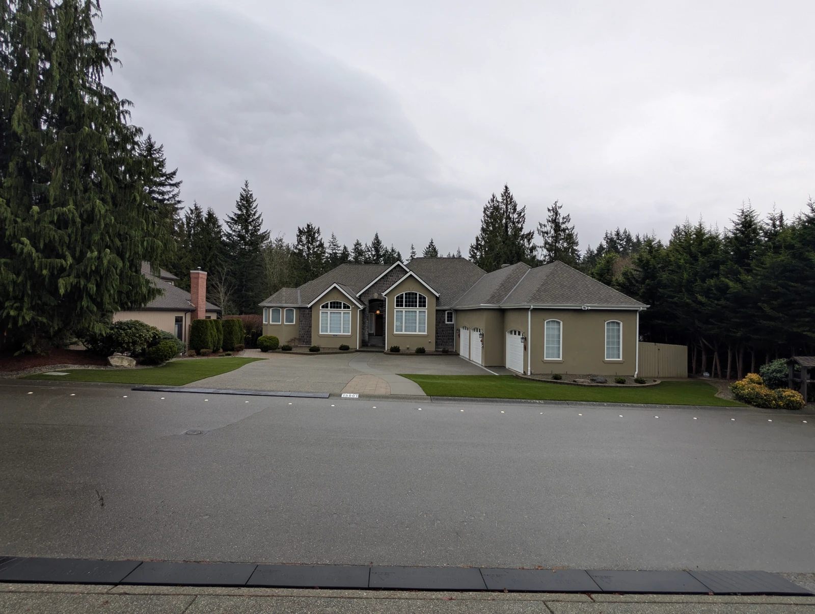 Featured image for “Landscape Select LX Artificial Turf Mill Creek Front Yard”